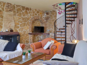 Leti's Traditional Hilltop Maisonette with seaview